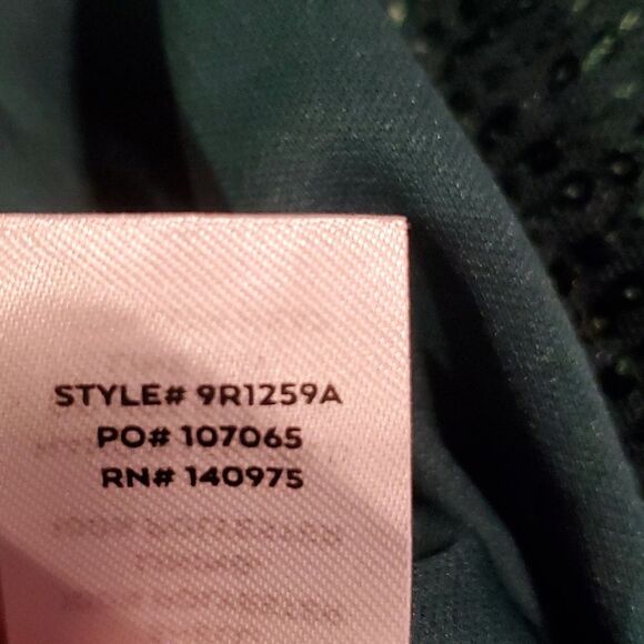 LULUS GREEN SEQUIN ROMPER HOLIDAY FESTIVE SEXY OPEN BACK SURPLICE SIZE MEDIUM - Picture 11 of 13